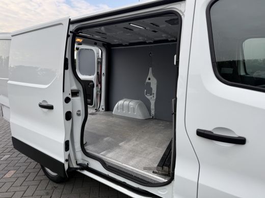 Renault Trafic 1.6 dCi 126 PK / L1H1 / 1e EIG. / TREKHAAK / AIRCO / CRUISE / NAVI / 3-ZITS ActivLease financial lease