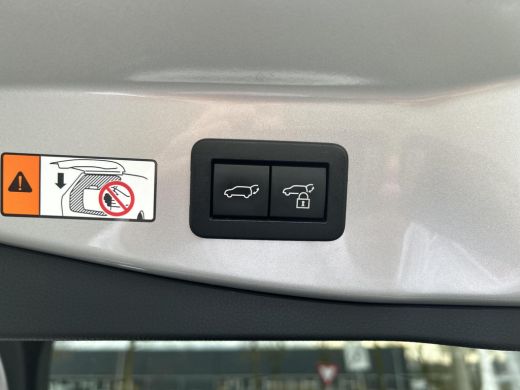 Toyota C-HR 2.0 Plug-in Hybrid 220 First Edition ActivLease financial lease