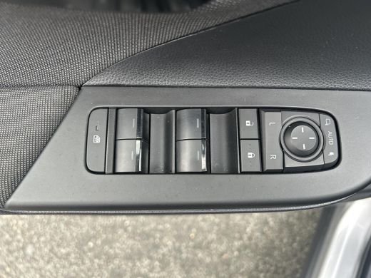 Toyota C-HR 2.0 Plug-in Hybrid 220 First Edition ActivLease financial lease