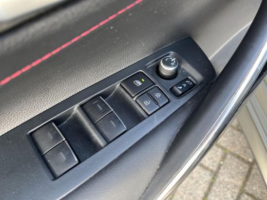 Toyota Corolla Touring Sports 2.0 Hybrid Executive | All-in prijs | Automaat | Trekhaak | Apple/android auto ActivLease financial lease