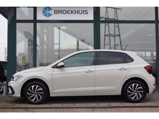 Volkswagen Polo 1.0 TSI Life Edition 95PK AUTOMAAT | Achteruitrijcamera | Airco | Cruise control adaptief met Sto... ActivLease financial lease