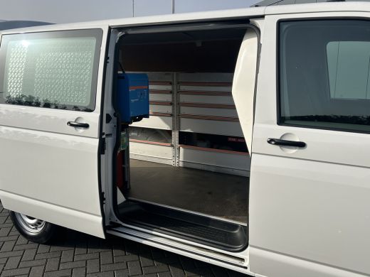 Volkswagen Transporter 2.0 TDI 150 PK 4-MOTION 6.1 / L2H1 / 1e EIG. / 4x4 / TREKHAAK / ACHTERKLEP / INRICHTING / AIRCO /... ActivLease financial lease