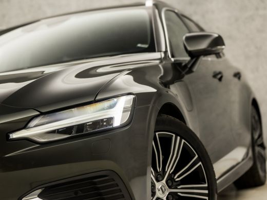 Volvo  V60 2.0 T8 Twin Engine AWD R-Design 392Pk Automaat (PANORAMADAK, STOELVENTILATIE, HEAD-UP DISPLAY, ME... ActivLease financial lease