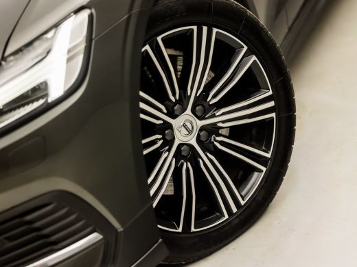 Volvo  V60 2.0 T8 Twin Engine AWD R-Design 392Pk Automaat (PANORAMADAK, STOELVENTILATIE, HEAD-UP DISPLAY, ME... ActivLease financial lease