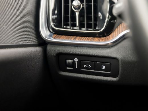 Volvo  V60 2.0 T8 Twin Engine AWD R-Design 392Pk Automaat (PANORAMADAK, STOELVENTILATIE, HEAD-UP DISPLAY, ME... ActivLease financial lease