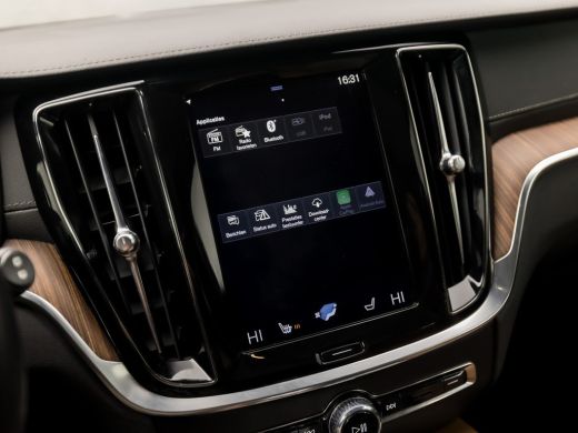 Volvo  V60 2.0 T8 Twin Engine AWD R-Design 392Pk Automaat (PANORAMADAK, STOELVENTILATIE, HEAD-UP DISPLAY, ME... ActivLease financial lease