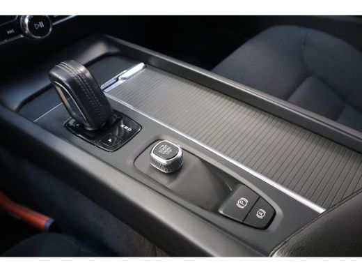 Volvo  V60 B3 163PK Momentum Advantage | Adap Cruise | Blis | Camera | Park Assist | Carplay&Android auto ActivLease financial lease