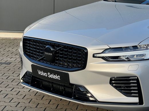 Volvo  V60 T6 Plug-in hybrid AWD Ultra Dark | Panoramadak | Head-up Display | Harman Kardon | Leder | Adapti... ActivLease financial lease