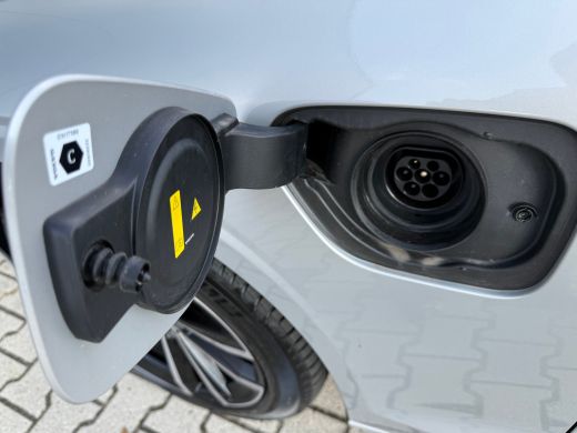 Volvo  V60 T6 Plug-in hybrid AWD Ultra Dark | Panoramadak | Head-up Display | Harman Kardon | Leder | Adapti... ActivLease financial lease