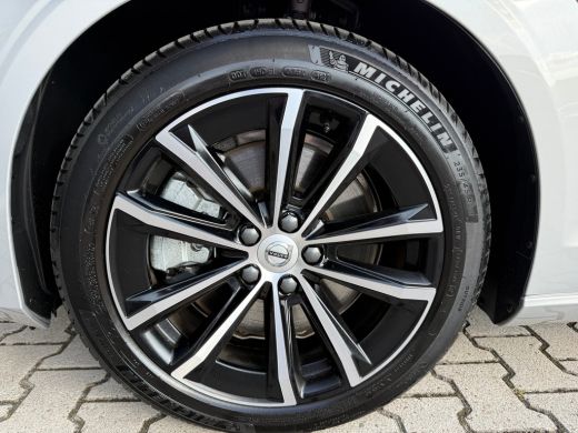 Volvo  V60 T6 Plug-in hybrid AWD Ultra Dark | Panoramadak | Head-up Display | Harman Kardon | Leder | Adapti... ActivLease financial lease