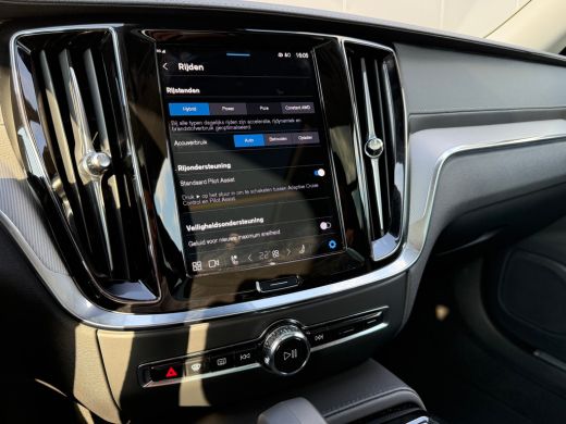 Volvo  V60 T6 Plug-in hybrid AWD Ultra Dark | Panoramadak | Head-up Display | Harman Kardon | Leder | Adapti... ActivLease financial lease