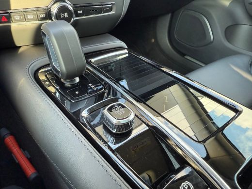 Volvo  V60 T6 Plug-in hybrid AWD Ultra Dark | Panoramadak | Head-up Display | Harman Kardon | Leder | Adapti... ActivLease financial lease