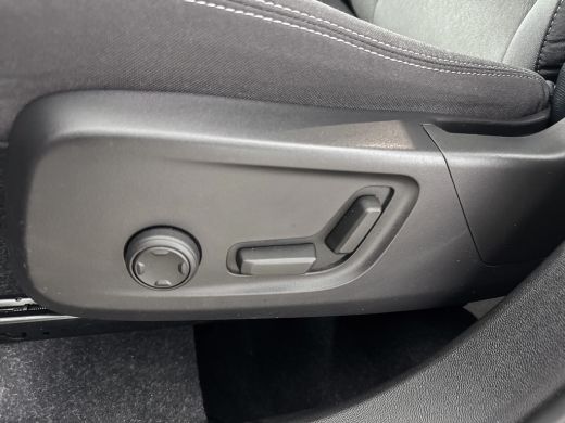 Volvo  XC40 T4 Recharge Plus Dark | 18" Allseason | Trekhaak | Elektr. verst. Stoelen | Harman Kardon | Adapt... ActivLease financial lease