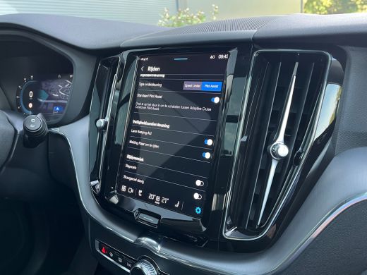 Volvo  XC60 2.0 T6 Plug-in hybrid AWD Core Bright | Apple Carplay/Android Auto|telefoonintegratie premium | C... ActivLease financial lease