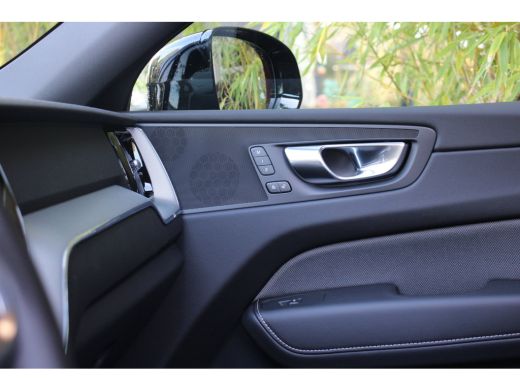 Volvo  XC60 2.0 T6 Plug-in hybrid AWD Plus Dark | Trekhaak | Camera | Panoramadak | Pilot Assist | Memory seats ActivLease financial lease