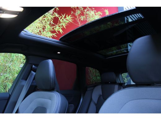 Volvo  XC60 2.0 T6 Plug-in hybrid AWD Plus Dark | Trekhaak | Camera | Panoramadak | Pilot Assist | Memory seats ActivLease financial lease