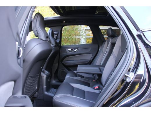 Volvo  XC60 2.0 T6 Plug-in hybrid AWD Plus Dark | Trekhaak | Camera | Panoramadak | Pilot Assist | Memory seats ActivLease financial lease