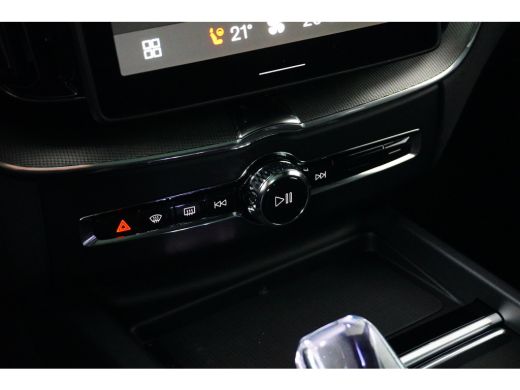 Volvo  XC60 Plus Black Edition | Panoramadak | Head-up display | Harman Kardon | 360 Camera | Sportstoelen | ... ActivLease financial lease