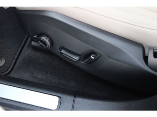 Volvo  XC60 T6 350PK Ultra Bright | Luchtvering | 21" | Pano-dak | Head up display | Adap Cruise ActivLease financial lease