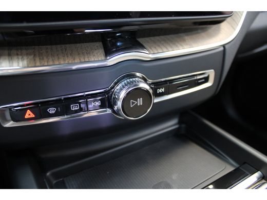 Volvo  XC60 T6 350PK Ultra Bright | Luchtvering | 21" | Pano-dak | Head up display | Adap Cruise ActivLease financial lease