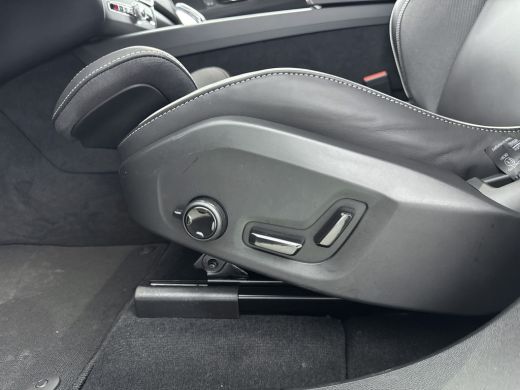 Volvo  XC60 T6 Plug-in hybrid AWD Plus Black Edition | Trekhaak | Panoramadak | Stoel / Stuurverwarming | PDC... ActivLease financial lease