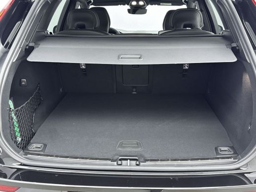 Volvo  XC60 T6 Plug-in hybrid AWD Plus Black Edition | Trekhaak | Panoramadak | Stoel / Stuurverwarming | PDC... ActivLease financial lease