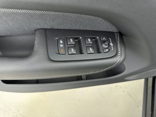 Volvo  XC60 T6 Plug-in hybrid AWD Plus Black Edition | Trekhaak | Panoramadak | Stoel / Stuurverwarming | PDC... ActivLease financial lease