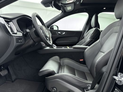 Volvo  XC60 T6 Plug-in hybrid AWD Plus Black Edition | Trekhaak | Panoramadak | Stoel / Stuurverwarming | PDC... ActivLease financial lease