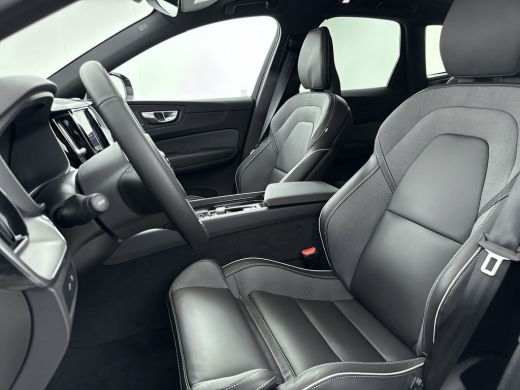 Volvo  XC60 T6 Plug-in hybrid AWD Plus Black Edition | Trekhaak | Panoramadak | Stoel / Stuurverwarming | PDC... ActivLease financial lease