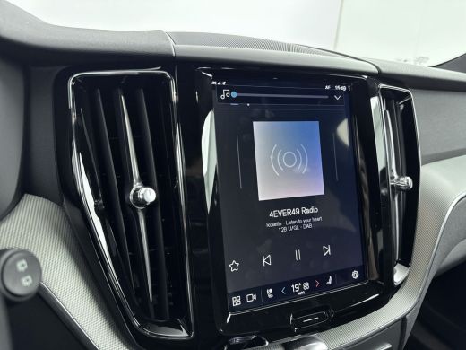 Volvo  XC60 T6 Plug-in hybrid AWD Plus Black Edition | Trekhaak | Panoramadak | Stoel / Stuurverwarming | PDC... ActivLease financial lease