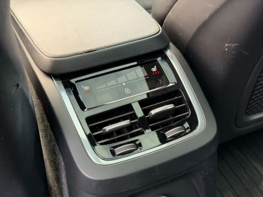 Volvo  XC90 2.0 T8 Recharge AWD R-Design Pano-H&K-ACC-Head up-Keyless-Trekhaak ActivLease financial lease