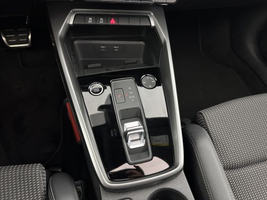 Audi A3 Limousine 35 TFSI S-Line Edition (INCL-BTW) Aut. *PANO | LEATHER-FABRIC | FULL-LED | AMBIENTLIGHT... ActivLease financial lease