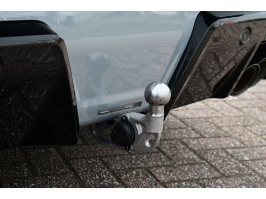 BMW M5 Touring M5 Pano M-Driver Co-Pilot Trekh Alc-hemel Carbon B&W ActivLease financial lease