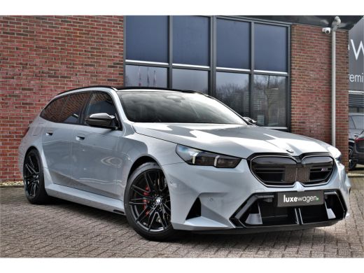 BMW M5 Touring M5 Pano M-Driver Co-Pilot Trekh Alc-hemel Carbon B&W ActivLease financial lease