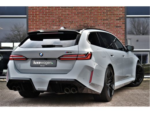 BMW M5 Touring M5 Pano M-Driver Co-Pilot Trekh Alc-hemel Carbon B&W ActivLease financial lease