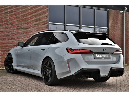 BMW M5 Touring M5 Pano M-Driver Co-Pilot Trekh Alc-hemel Carbon B&W ActivLease financial lease