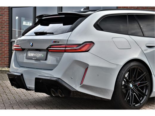 BMW M5 Touring M5 Pano M-Driver Co-Pilot Trekh Alc-hemel Carbon B&W ActivLease financial lease