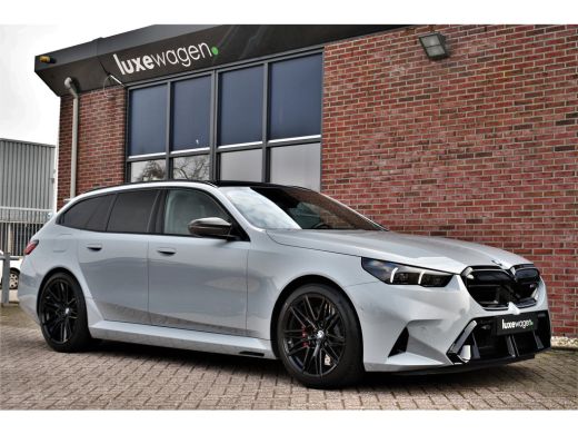 BMW M5 Touring M5 Pano M-Driver Co-Pilot Trekh Alc-hemel Carbon B&W ActivLease financial lease
