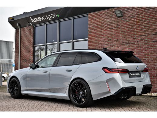 BMW M5 Touring M5 Pano M-Driver Co-Pilot Trekh Alc-hemel Carbon B&W ActivLease financial lease