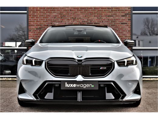 BMW M5 Touring M5 Pano M-Driver Co-Pilot Trekh Alc-hemel Carbon B&W ActivLease financial lease