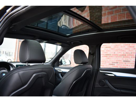 BMW X1 xDrive25e M-Sport Pano El-zetels Camera Carplay El-klep Shadowline ActivLease financial lease