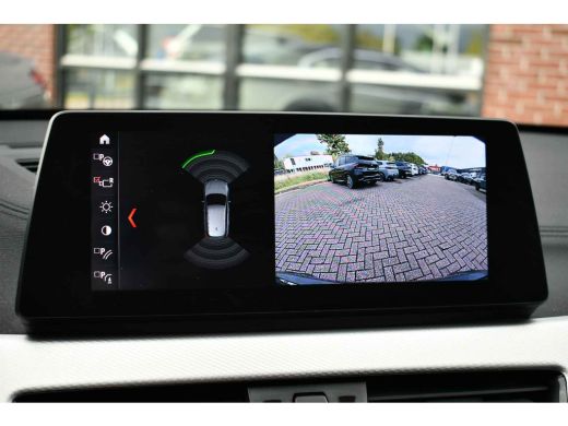 BMW X1 xDrive25e M-Sport Pano El-zetels Camera Carplay El-klep Shadowline ActivLease financial lease