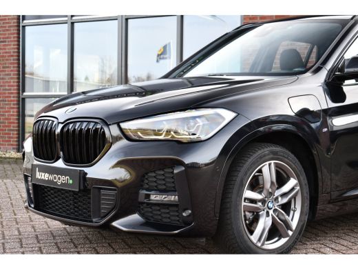 BMW X1 xDrive25e M-Sport Pano El-zetels Camera Carplay El-klep Shadowline ActivLease financial lease