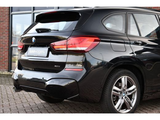 BMW X1 xDrive25e M-Sport Pano El-zetels Camera Carplay El-klep Shadowline ActivLease financial lease