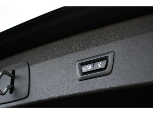 BMW X1 xDrive25e M-Sport Pano El-zetels Camera Carplay El-klep Shadowline ActivLease financial lease