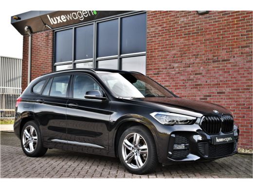 BMW X1 xDrive25e M-Sport Pano El-zetels Camera Carplay El-klep Shadowline ActivLease financial lease
