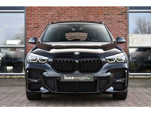 BMW X1 xDrive25e M-Sport Pano El-zetels Camera Carplay El-klep Shadowline ActivLease financial lease