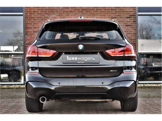 BMW X1 xDrive25e M-Sport Pano El-zetels Camera Carplay El-klep Shadowline ActivLease financial lease