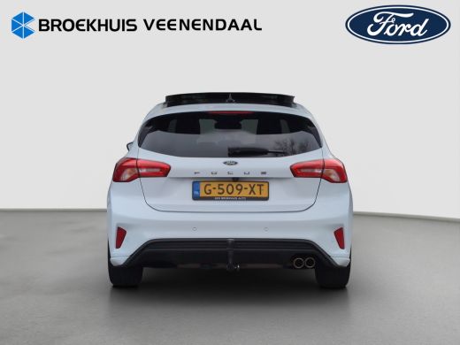 Ford Focus 1.0 ST Line | Trekhaak | Pano | Cruise Control | Carplay | Climate Control | Achteruitrijcamera |... ActivLease financial lease
