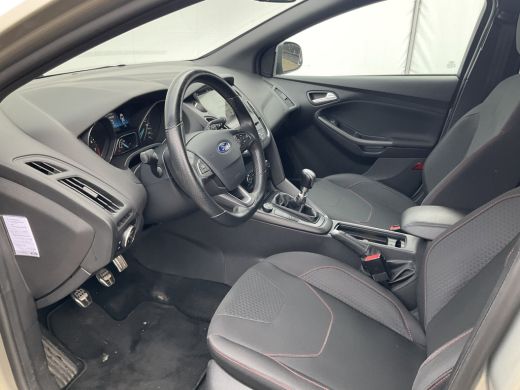 Ford Focus 1.5 ST-Line 1e Eigenaar Nav/Cruise 18 Inch Pdc NL-Auto UITSTRALING! ActivLease financial lease